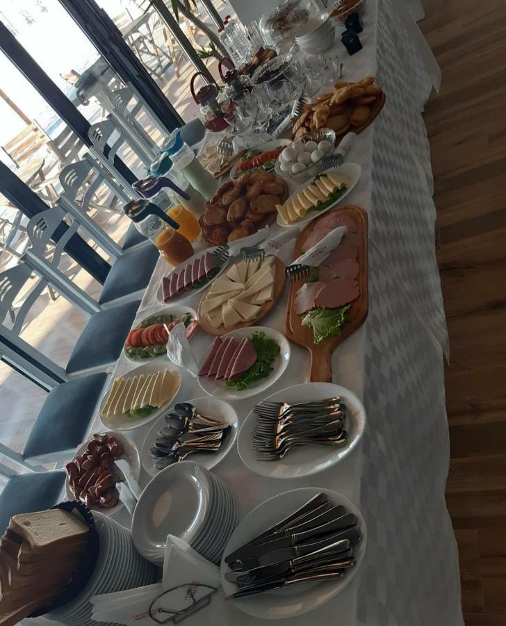 House Of Horses Shtepia E Kuajve Hotel คอร์เชอ ภายนอก รูปภาพ