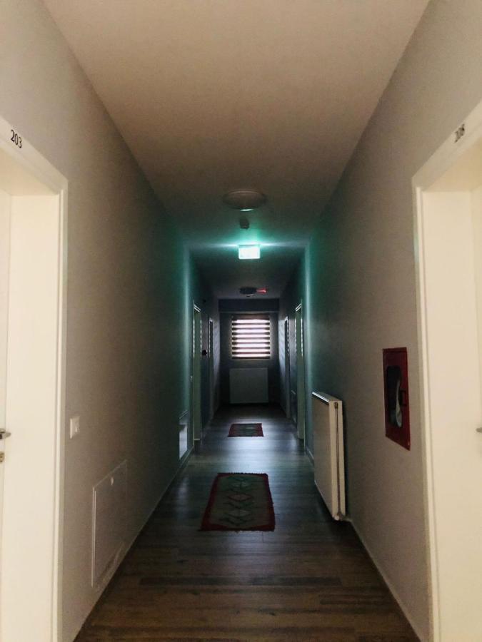 House Of Horses Shtepia E Kuajve Hotel คอร์เชอ ภายนอก รูปภาพ
