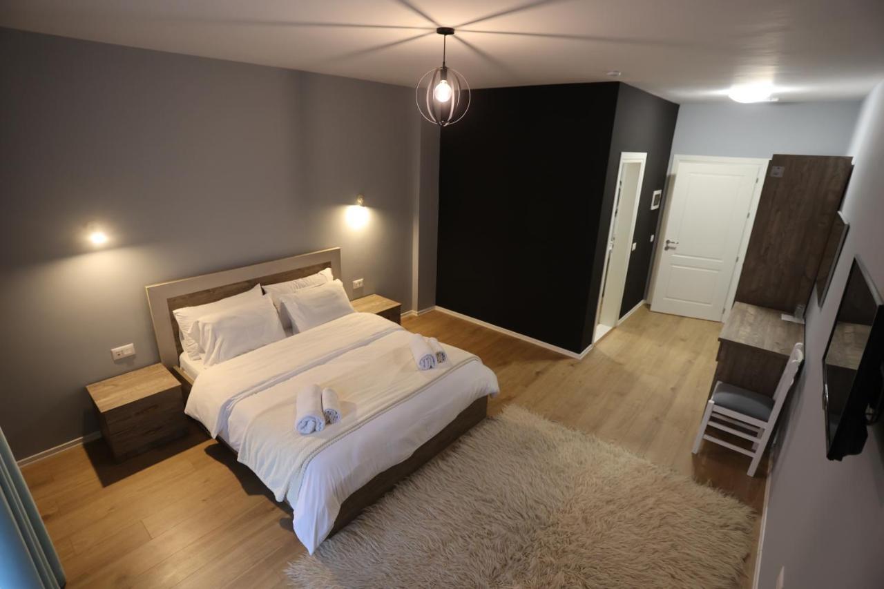 House Of Horses Shtepia E Kuajve Hotel คอร์เชอ ภายนอก รูปภาพ