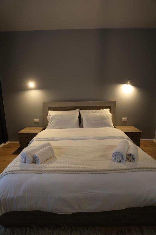 House Of Horses Shtepia E Kuajve Hotel คอร์เชอ ภายนอก รูปภาพ