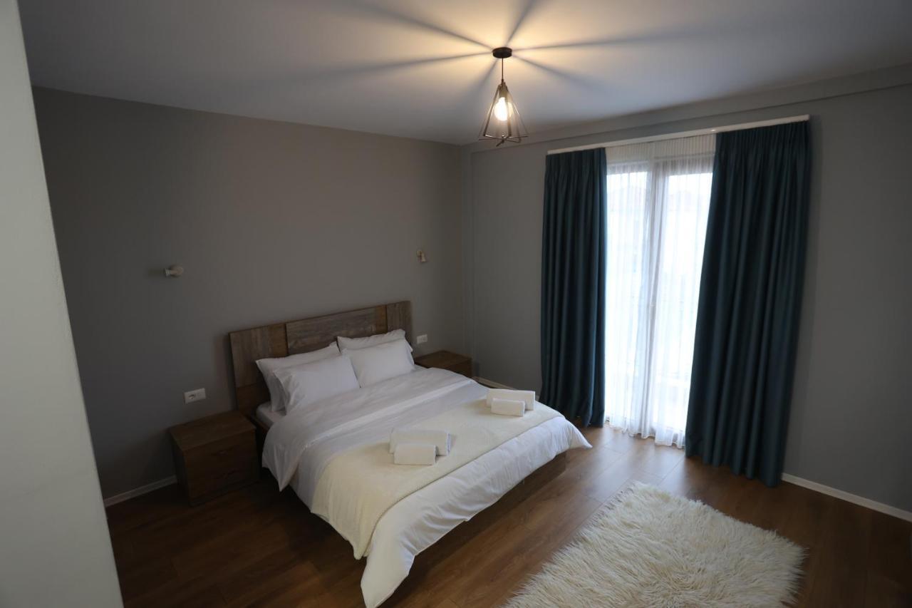 House Of Horses Shtepia E Kuajve Hotel คอร์เชอ ภายนอก รูปภาพ