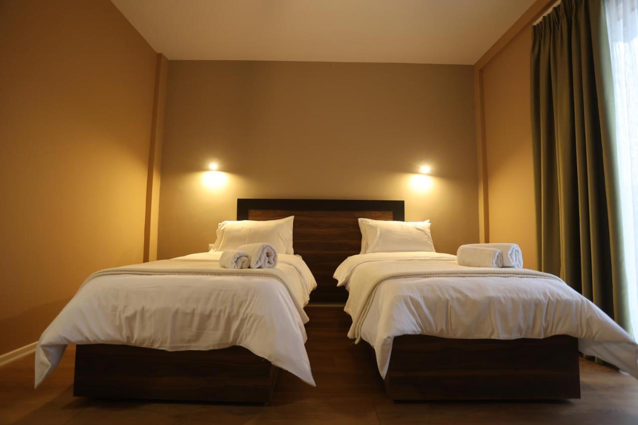 House Of Horses Shtepia E Kuajve Hotel คอร์เชอ ภายนอก รูปภาพ