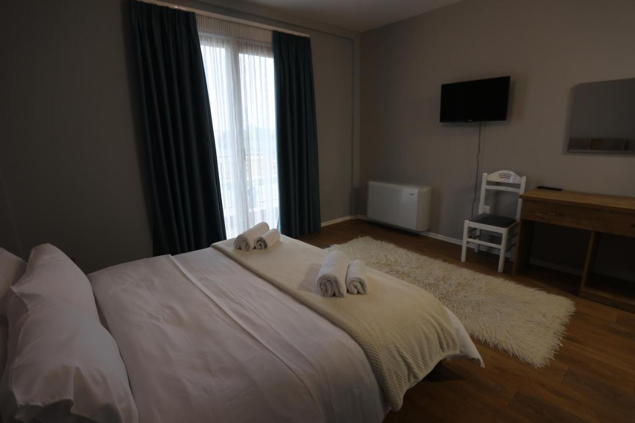House Of Horses Shtepia E Kuajve Hotel คอร์เชอ ภายนอก รูปภาพ