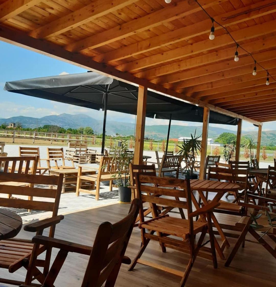 House Of Horses Shtepia E Kuajve Hotel คอร์เชอ ภายนอก รูปภาพ
